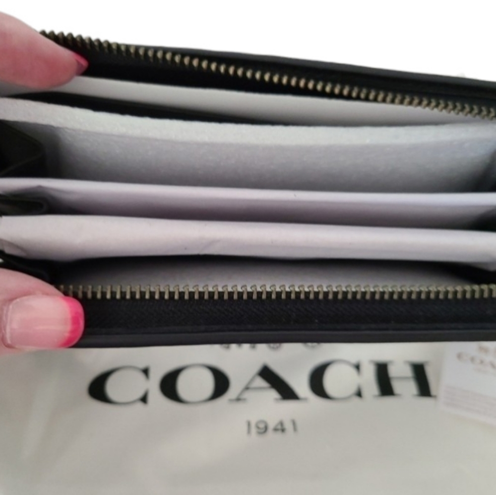 Coach x Disney Mickey Winking Glovetanned Leather Accordian Wallet NWT - Picture 3 of 5